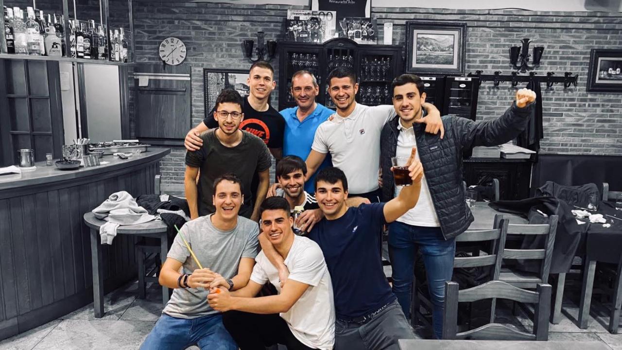 Hostal Ardoi Zizur Mayor Esterno foto